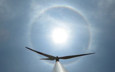 Blandt vindmøller i gloende hede